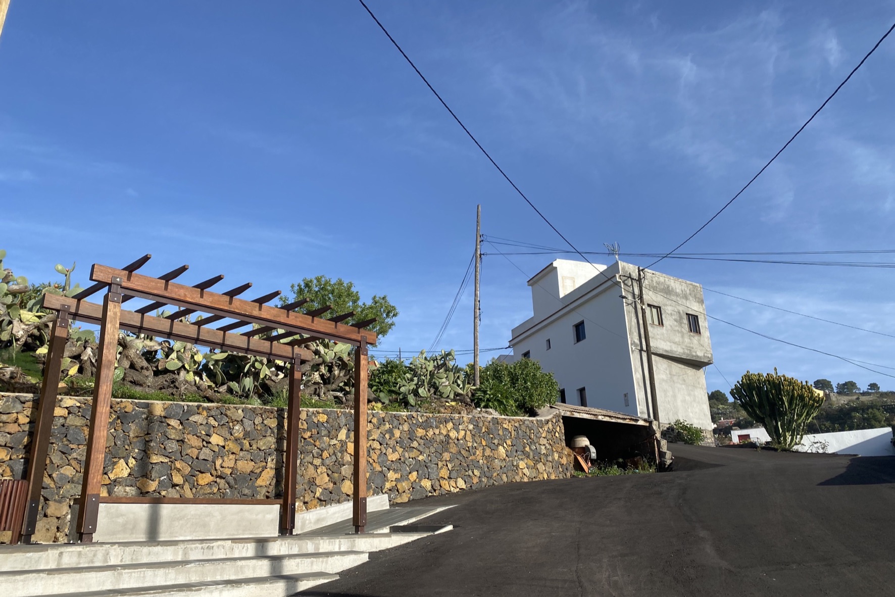 El Ayuntamiento de El Pinar renueva el pavimento de la calle La Hoya