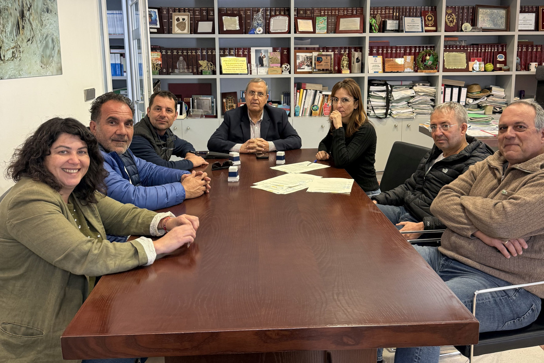 El Ayuntamiento inicia las obras de un parking vinculado a vehículos eléctricos en La Restinga