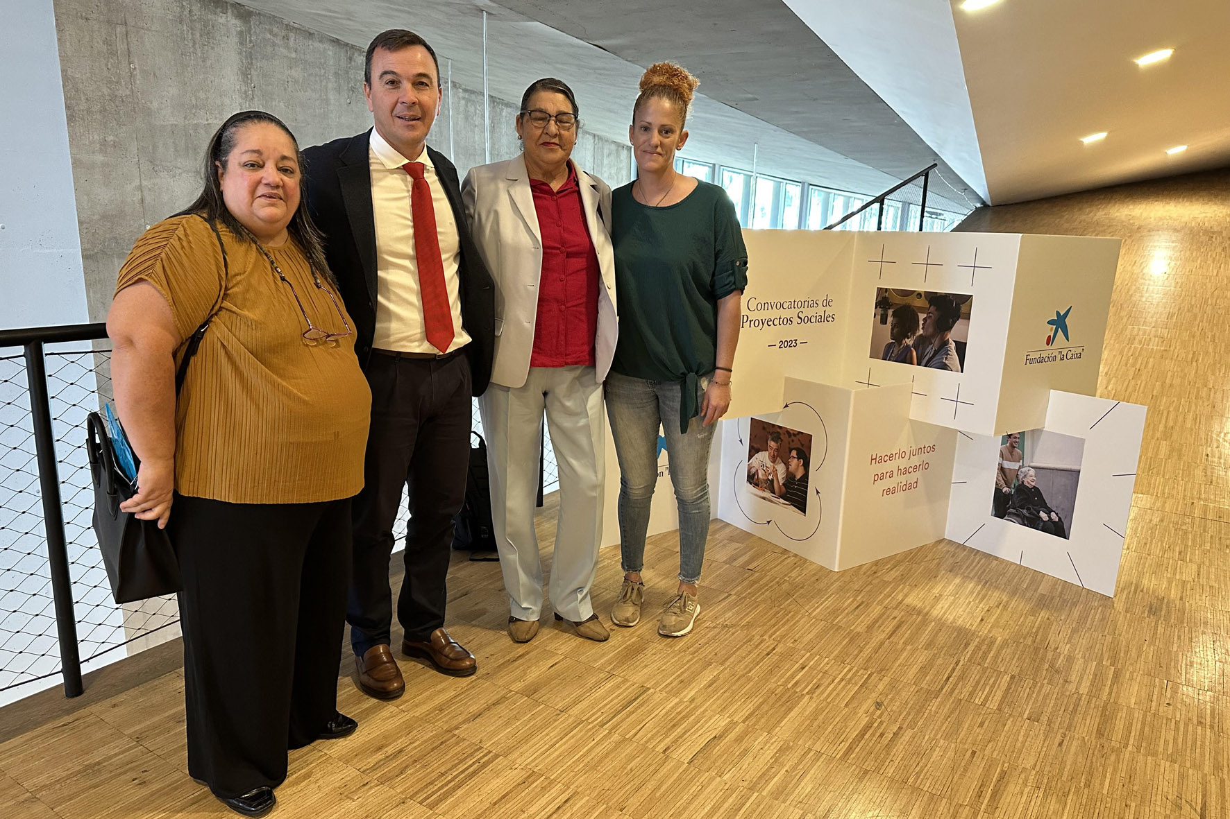 El Pinar y Fundación La Caixa colaboran con la Asociación de Mayores Piñera