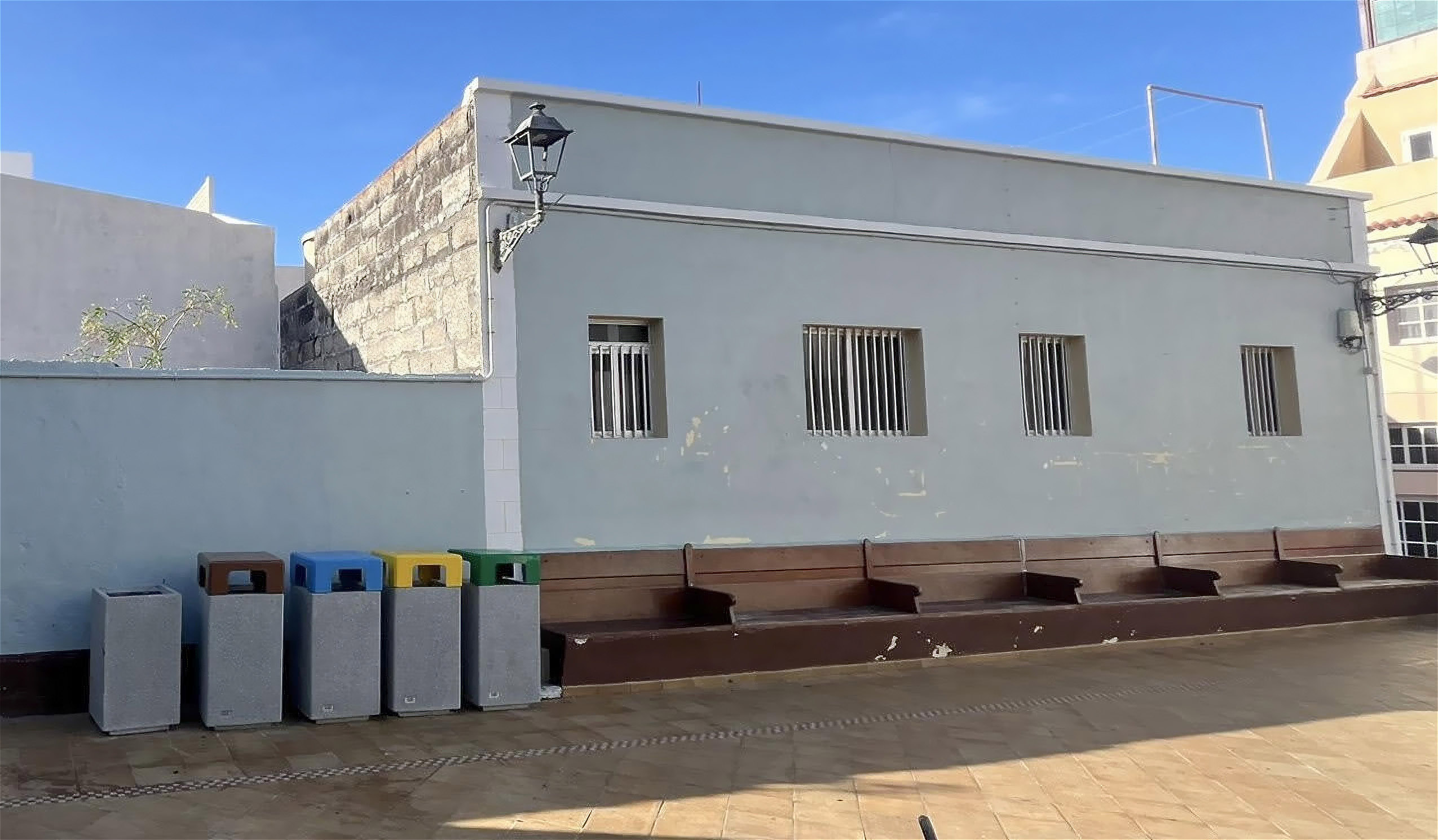 El Pinar mejora los servicios en la zona comercial de la Avenida Marítima de La Restinga