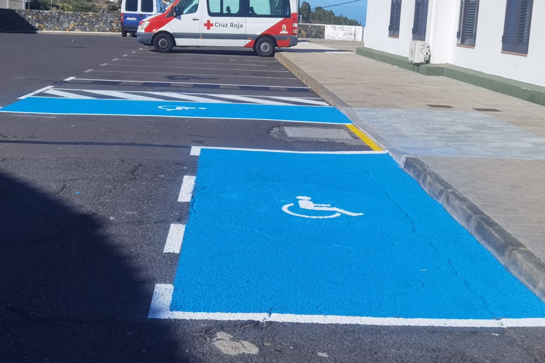 El Pinar crea nuevas plazas de aparcamiento para personas con movilidad reducida