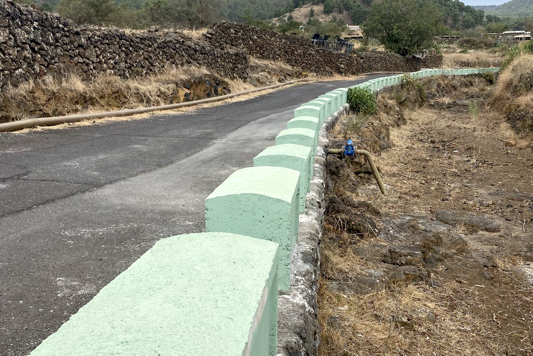 El Ayuntamiento mejora la seguridad de la vía del Barranco de la Vieja