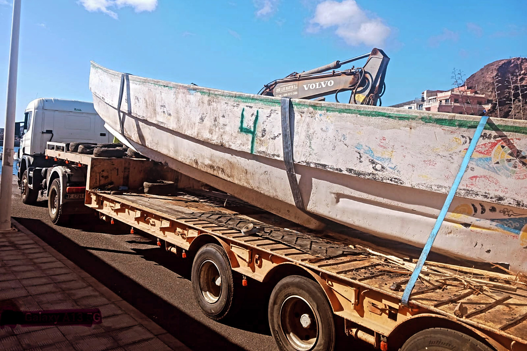 El Ayuntamiento informa que ya comenzó la retirada de cayucos del puerto de La Restinga