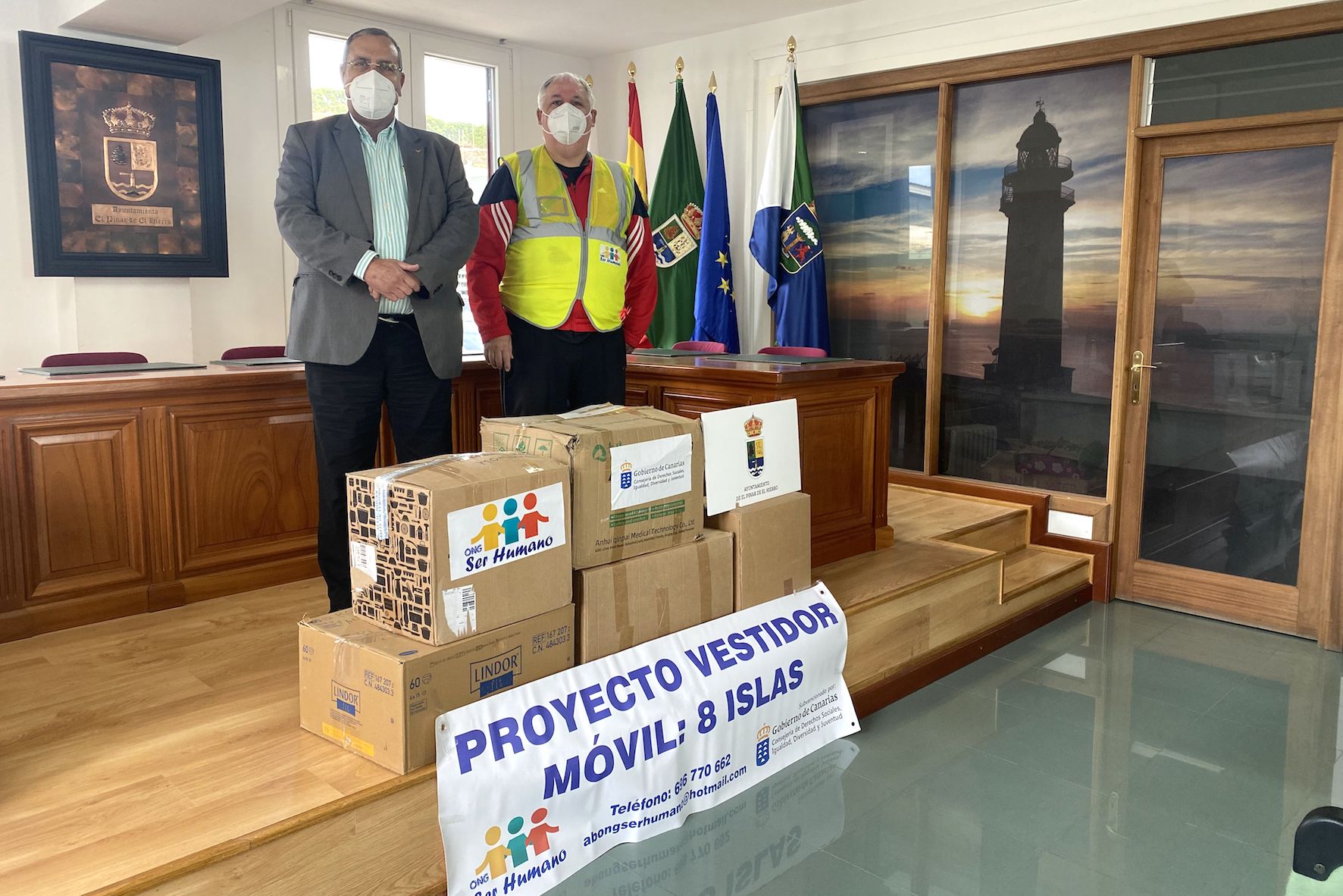El Pinar recibe la donación de mascarillas, ropa y calzado de la ONG Ser Humano para las personas más desfavorecidas del municipio