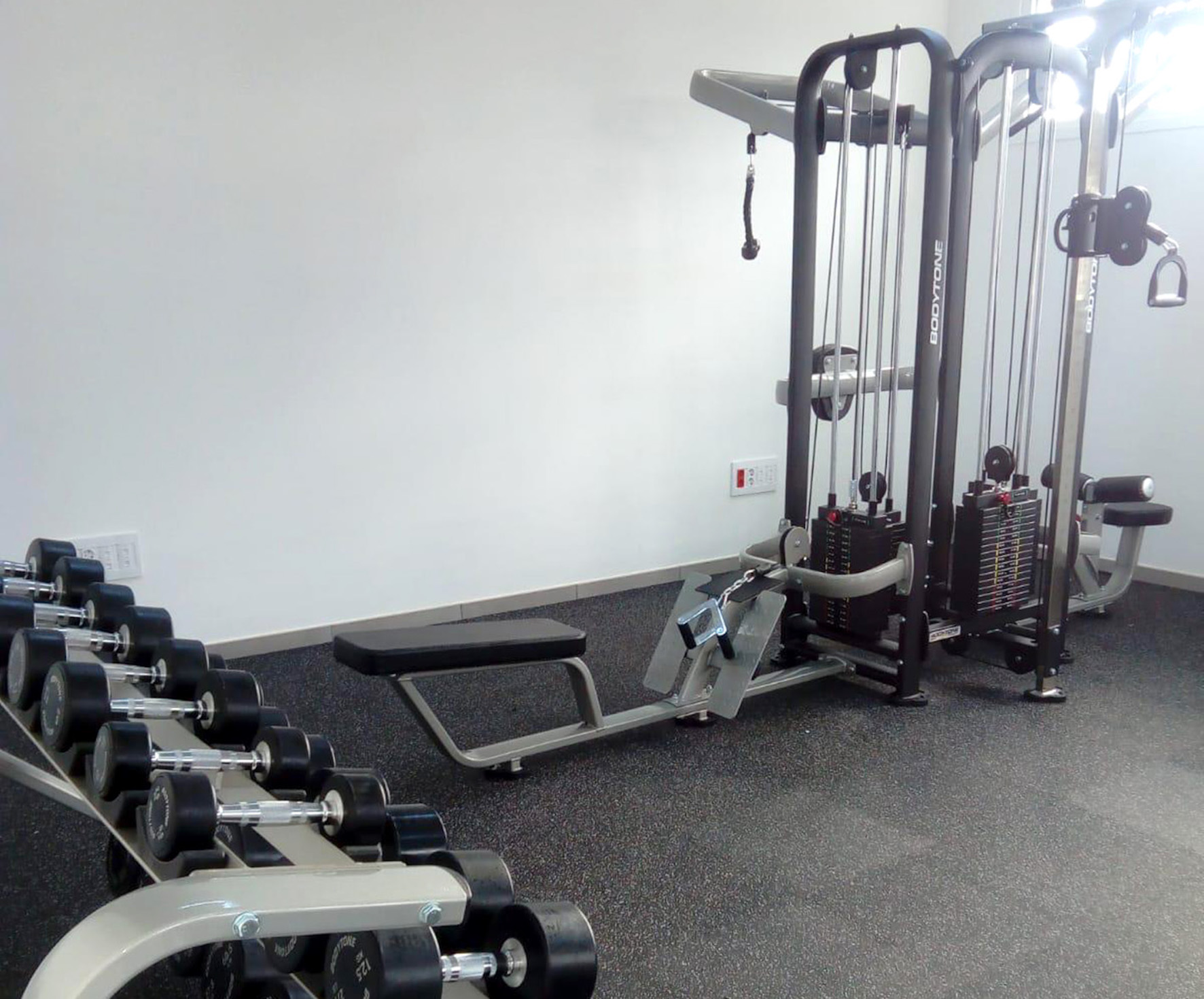 El Ayuntamiento lleva a cabo actuaciones de mejora en el gimnasio municipal de La Restinga