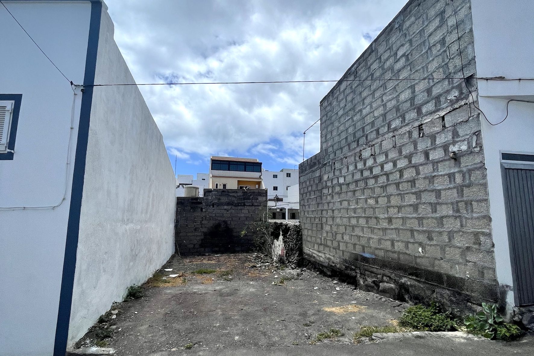 El Ayuntamiento mejorará los servicios de la plaza de La Restinga