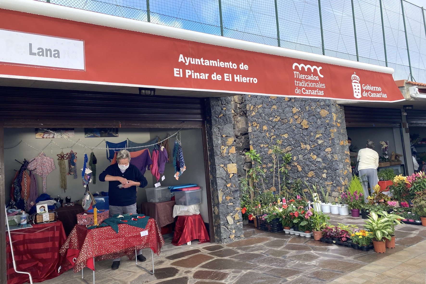 El Ayuntamiento de El Pinar de El Hierro, dinamiza el mercadillo municipal con la incorporación de realidad virtual