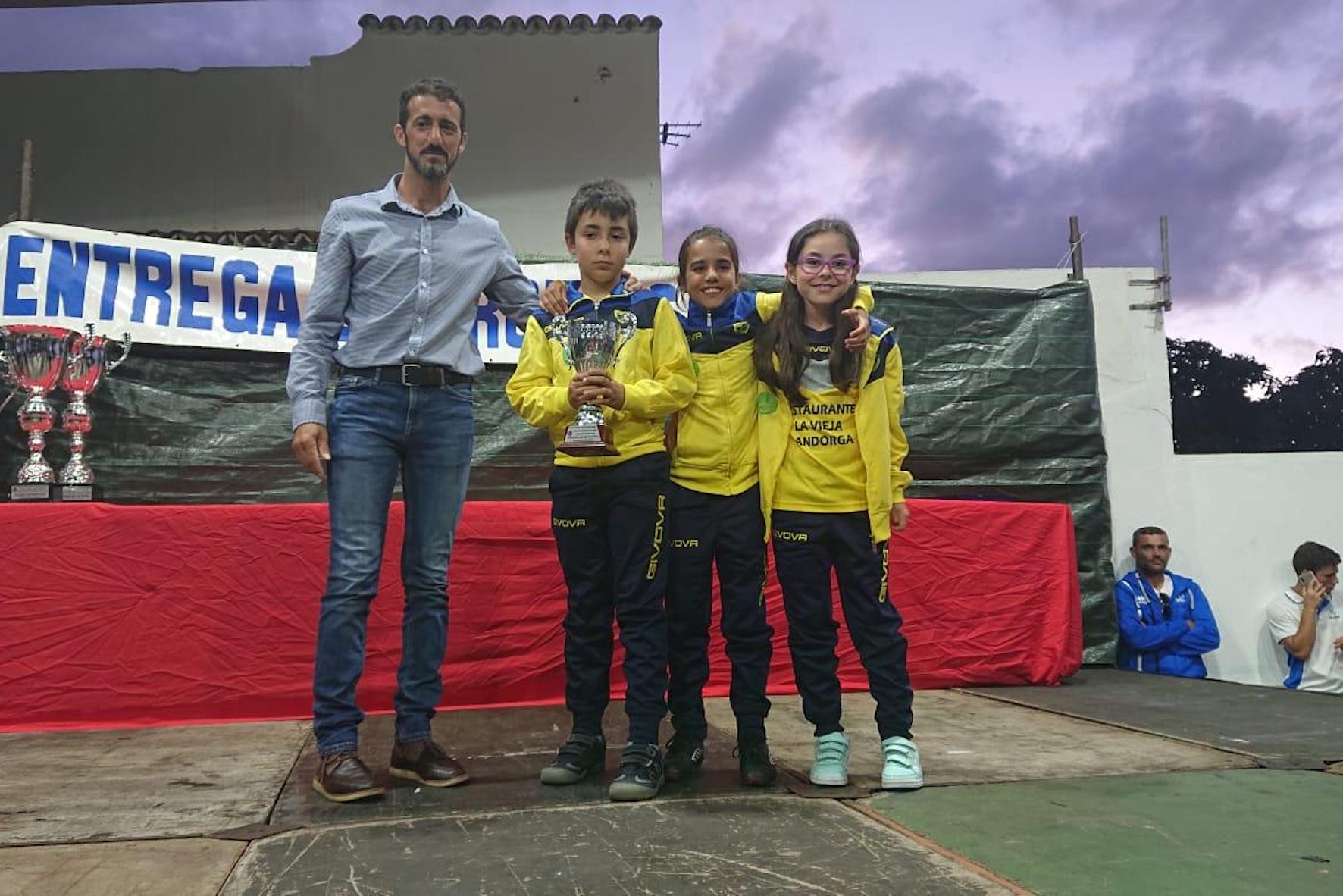 El Ayuntamiento felicita a los futbolistas piñeros premiados por la Federación de Fútbol