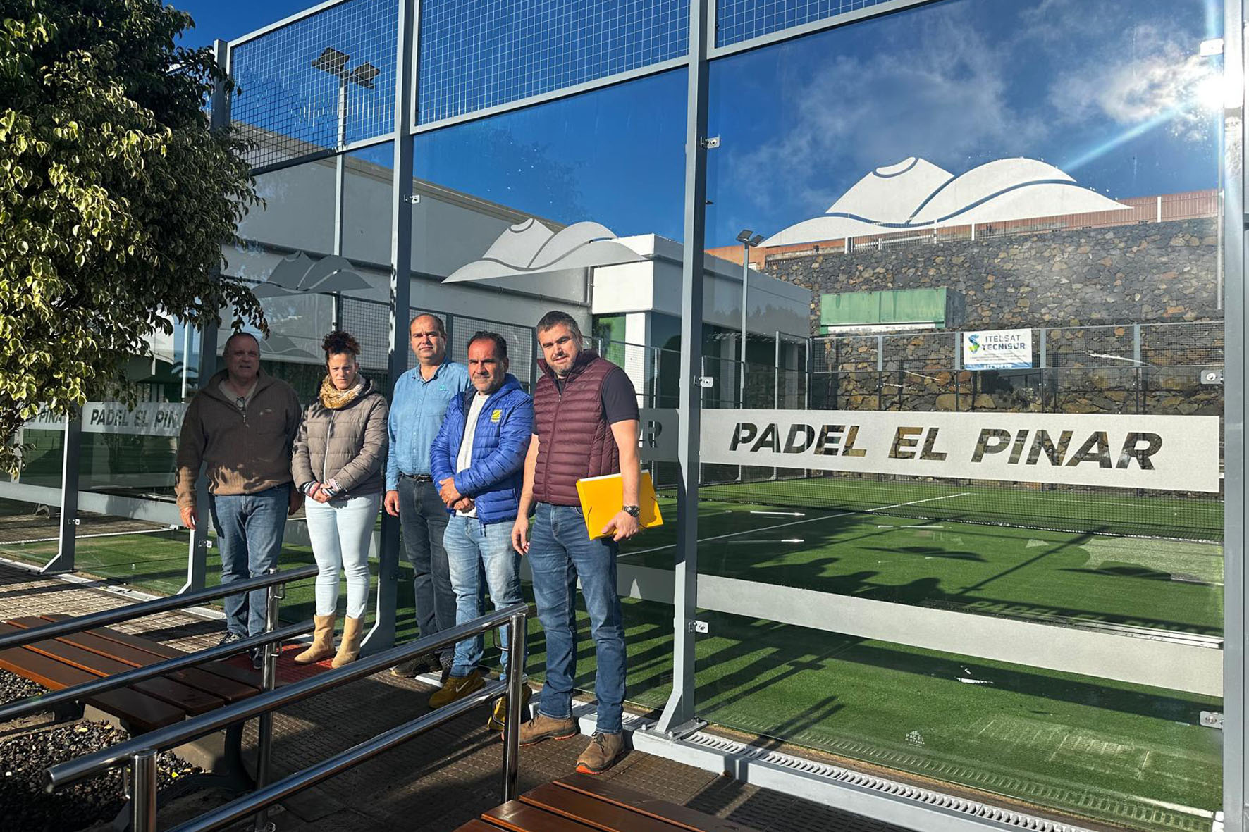 El Ayuntamiento inaugura la nueva cancha de pádel