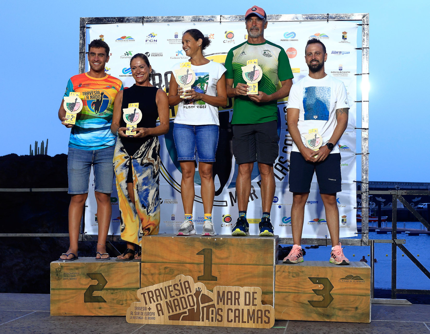 Martín Julio Suárez e Isabel Valido conquistan los 18 kilómetros de la XIII Travesía a Nado Mar de Las Calmas