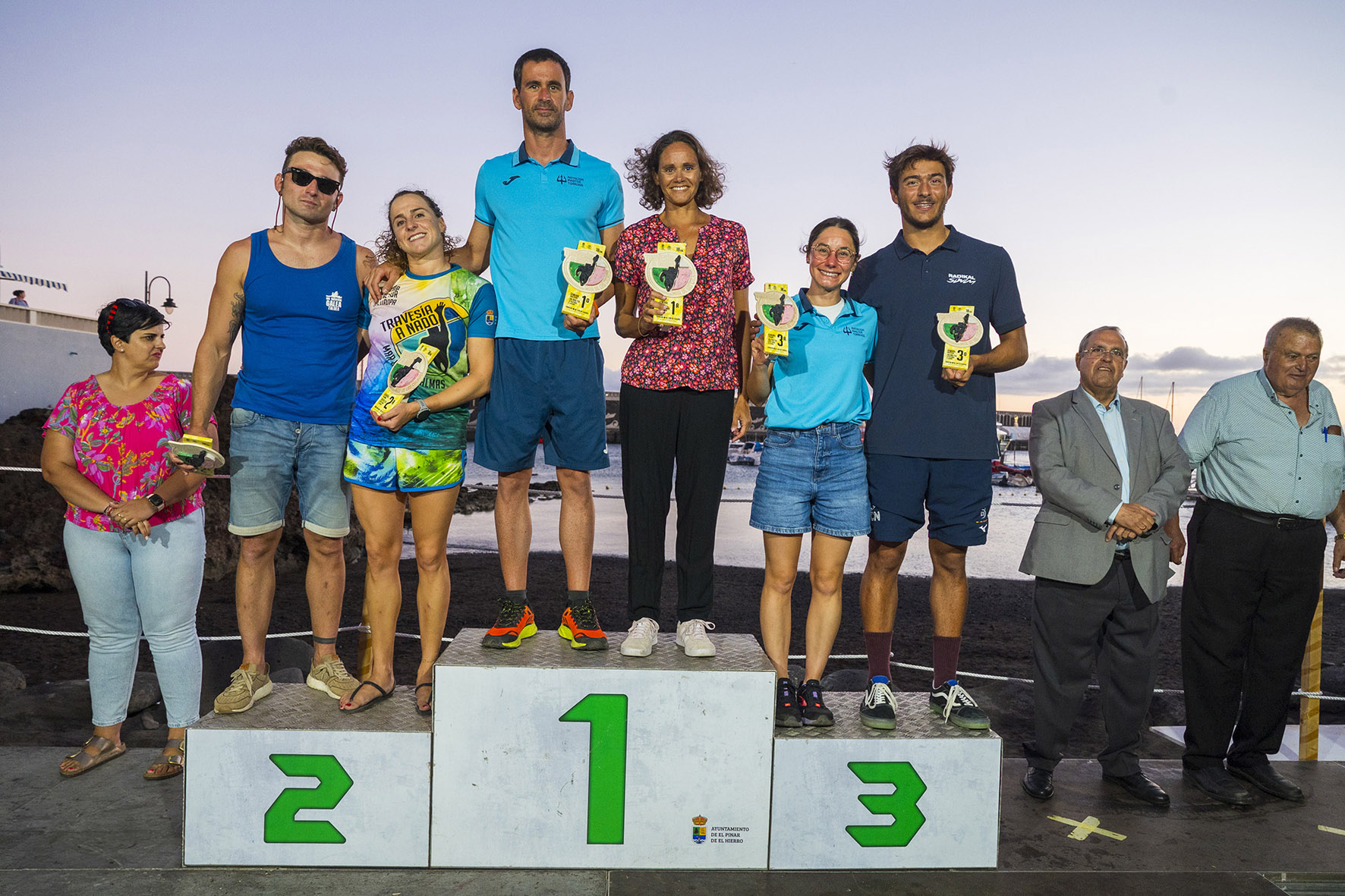 Mikel Arteaga e Isabel Valido ganan en la 11ª edición de la Travesía a Nado Mar de Las Calmas